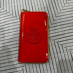 Tory Burch Patent leather Orange yellow large wallet, NEW